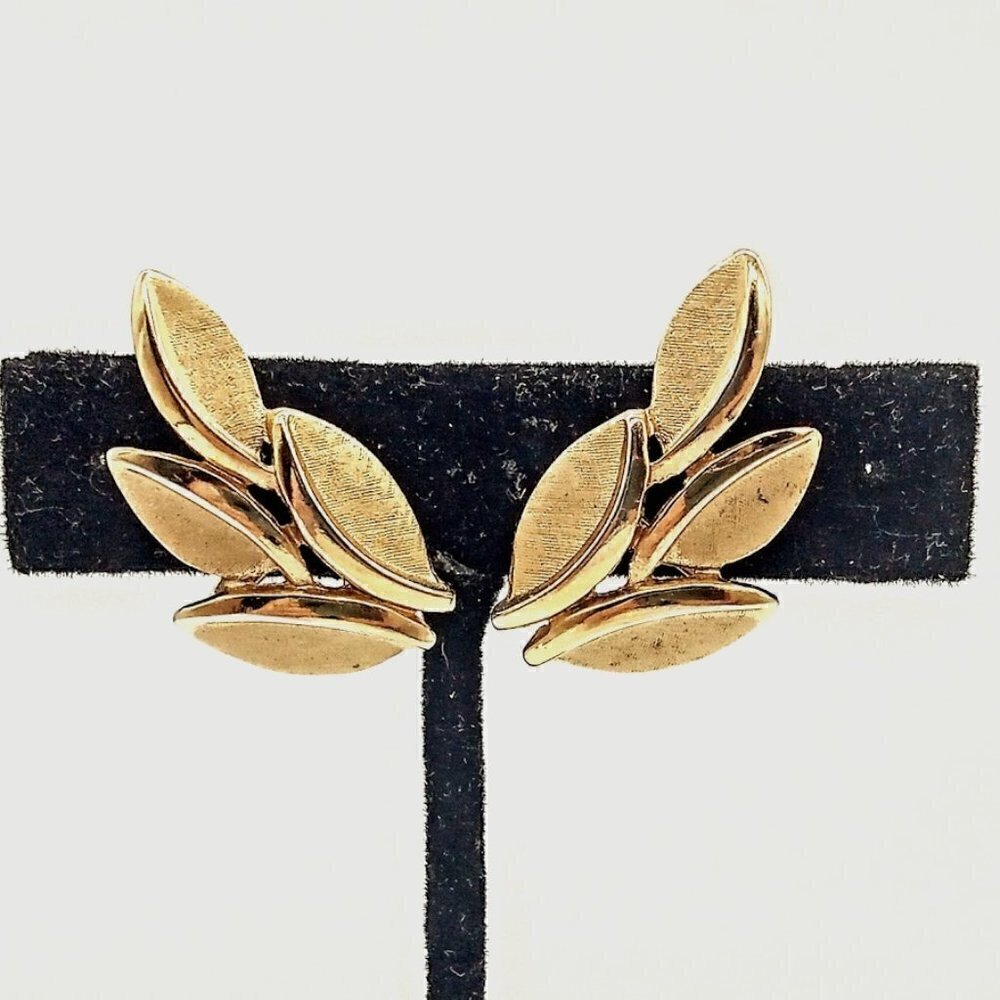 Vintage Trifari Brushed Polished Gold Leaves Clip-On Earrings